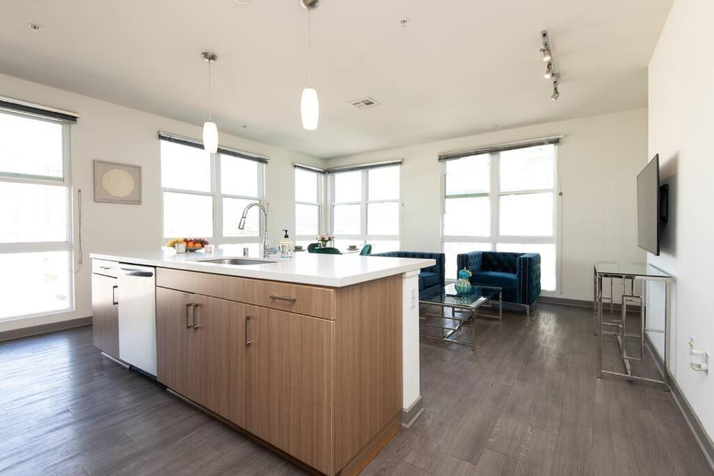 Centrally Located Apartments With Free Parking غلينديل، كاليفورنيا المظهر الخارجي الصورة