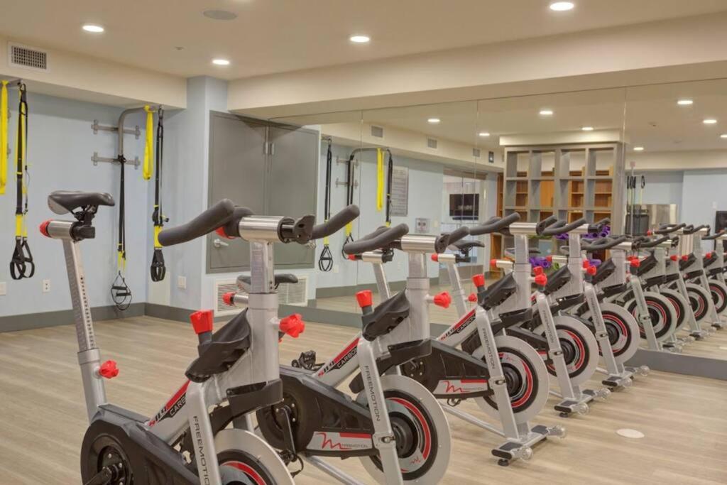 Centrally Located Apartments With Free Parking غلينديل، كاليفورنيا المظهر الخارجي الصورة